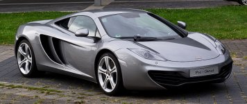 800px-McLaren_MP4-12C_%E2%80%93_Frontansicht_%283%29%2C_30._August_2012%2C_D%C3%BCsseldorf.jpg