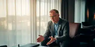 Un tratado contra el tiempo: una conversación con Clive Bates Un tratado contra el tiempo: una conversación con Clive Bates